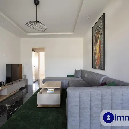 Air-conditioned In The Carras District Close To The Sea شقة