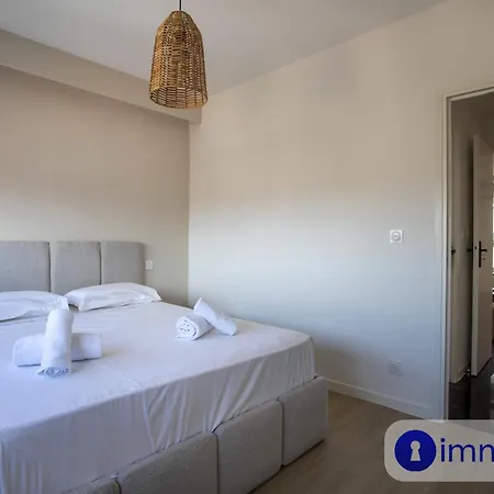 Air-conditioned In The Carras District Close To The Sea