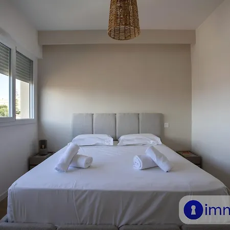 شقة Air-conditioned In The Carras District Close To The Sea