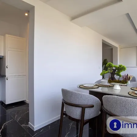 Air-conditioned In The Carras District Close To The Sea شقة نيس