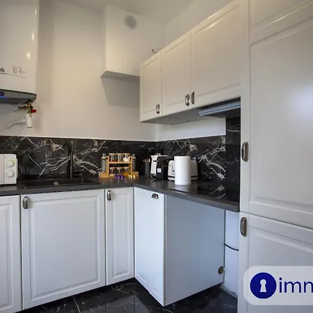 Air-conditioned In The Carras District Close To The Sea *