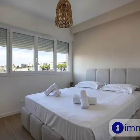 Air-conditioned In The Carras District Close To The Sea *